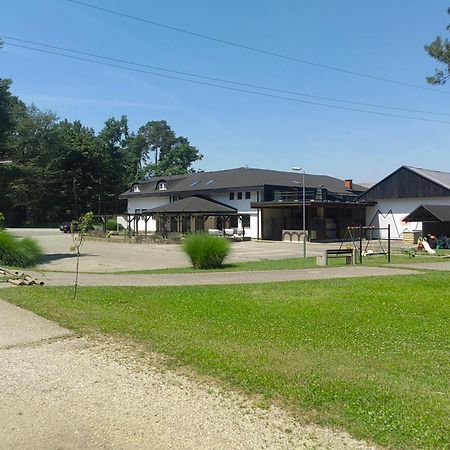 Wow Sleeping Bed & Breakfast Miklavz na Dravskem Polju Exterior photo